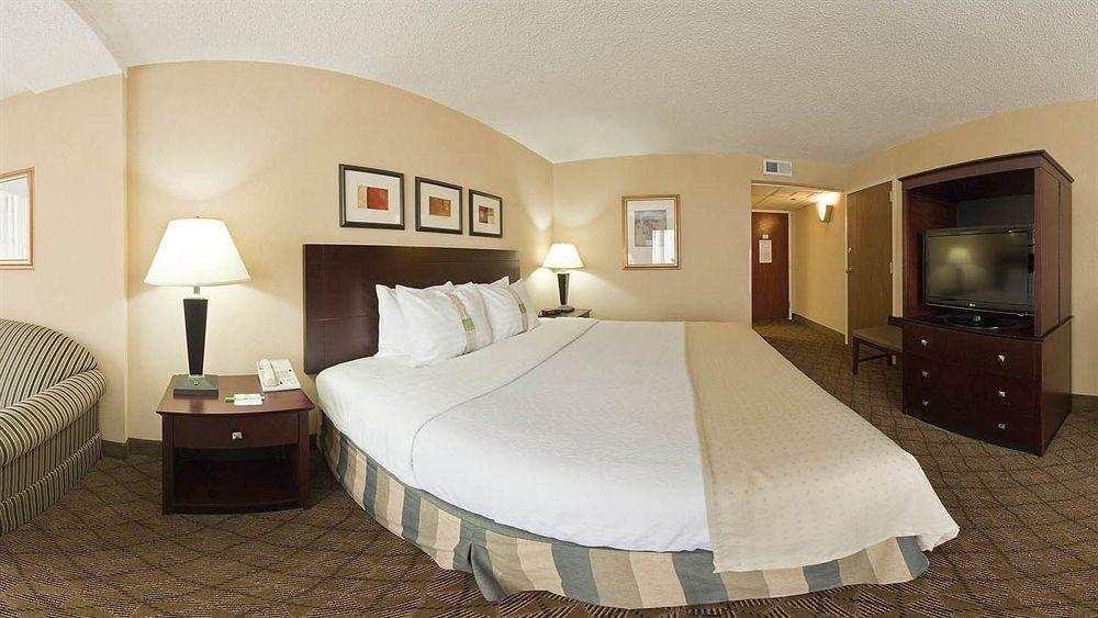 Holiday Inn Hotel And Suites Beaumont-Plaza I-10 & Walden By Ihg Exterior foto