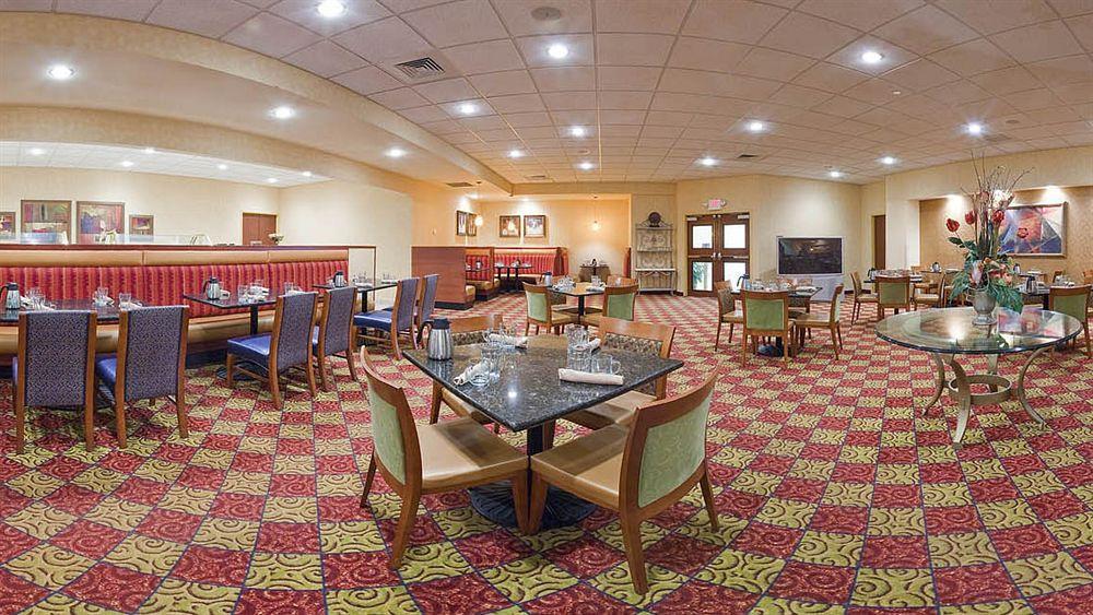 Holiday Inn Hotel And Suites Beaumont-Plaza I-10 & Walden By Ihg Exterior foto