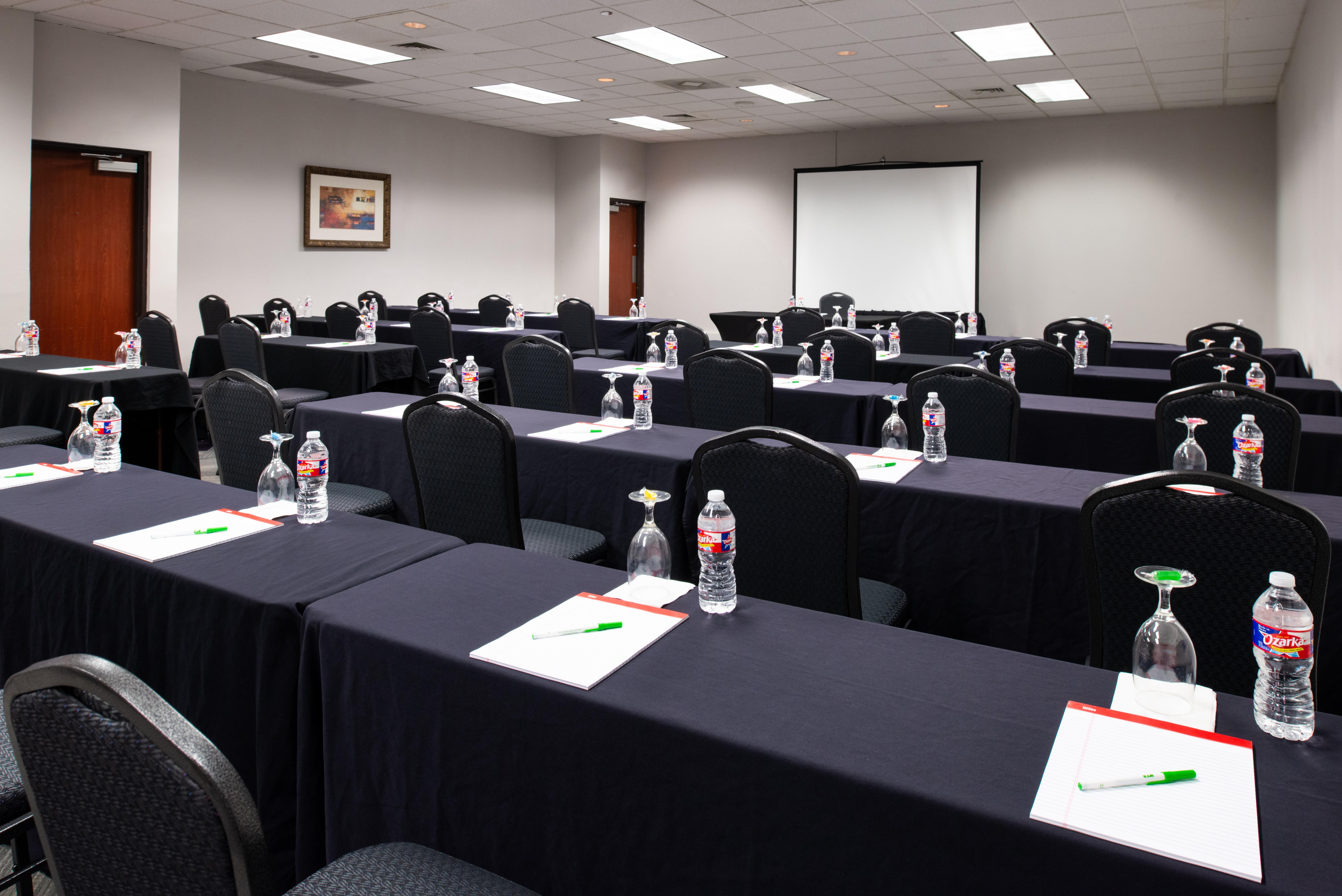 Holiday Inn Hotel And Suites Beaumont-Plaza I-10 & Walden By Ihg Exterior foto
