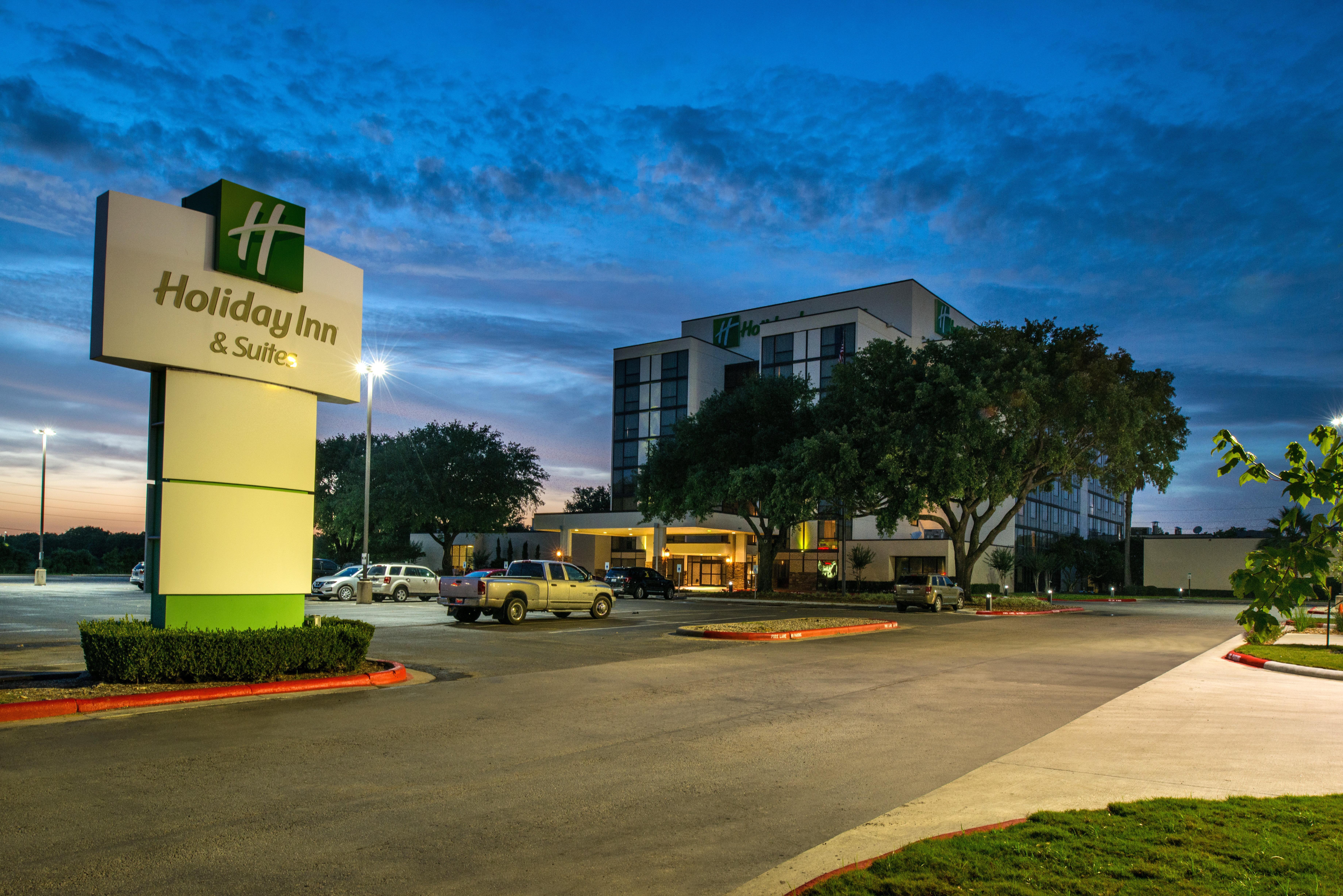 Holiday Inn Hotel And Suites Beaumont-Plaza I-10 & Walden By Ihg Exterior foto