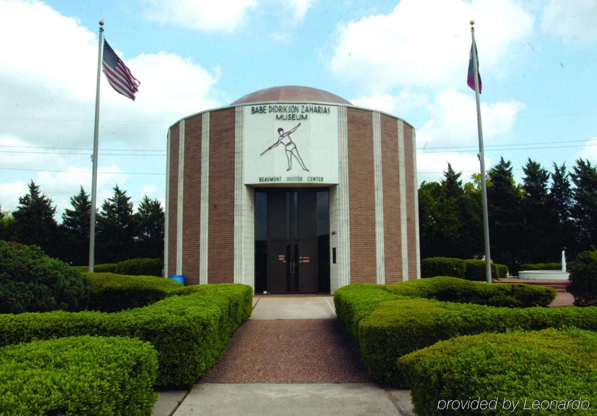 Holiday Inn Hotel And Suites Beaumont-Plaza I-10 & Walden By Ihg Exterior foto