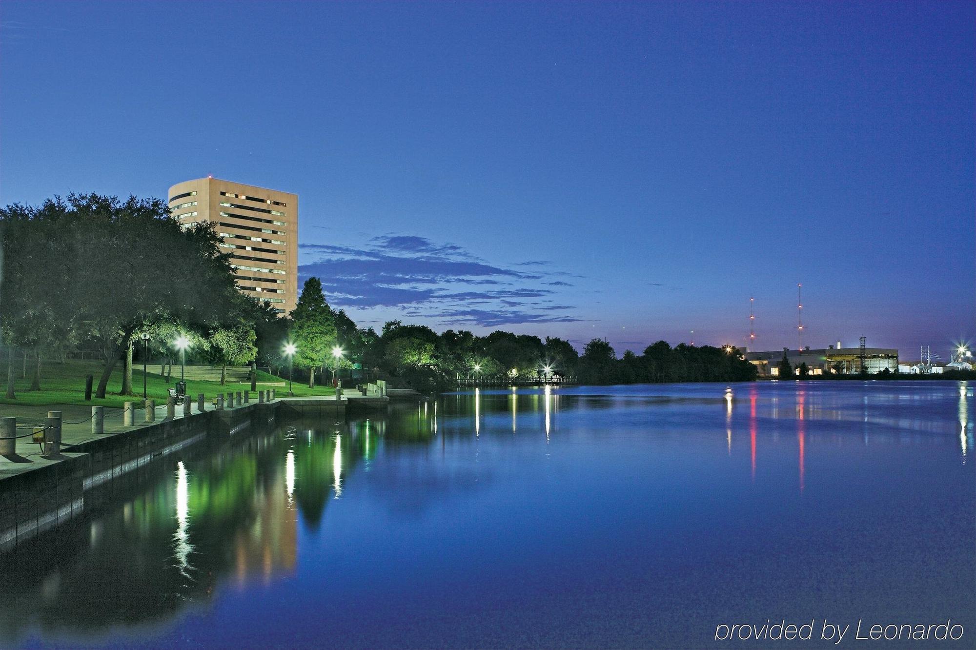 Holiday Inn Hotel And Suites Beaumont-Plaza I-10 & Walden By Ihg Exterior foto